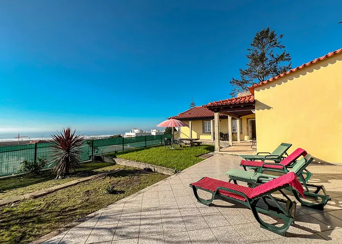 Lovely Sunny-house Дом отдыха Виана-ду-Каштелу