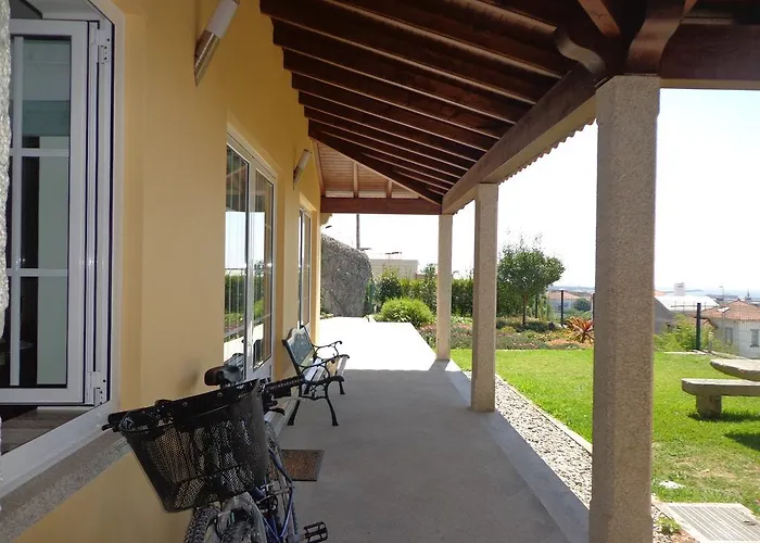 Дом отдыха Lovely Sunny-house Виана-ду-Каштелу